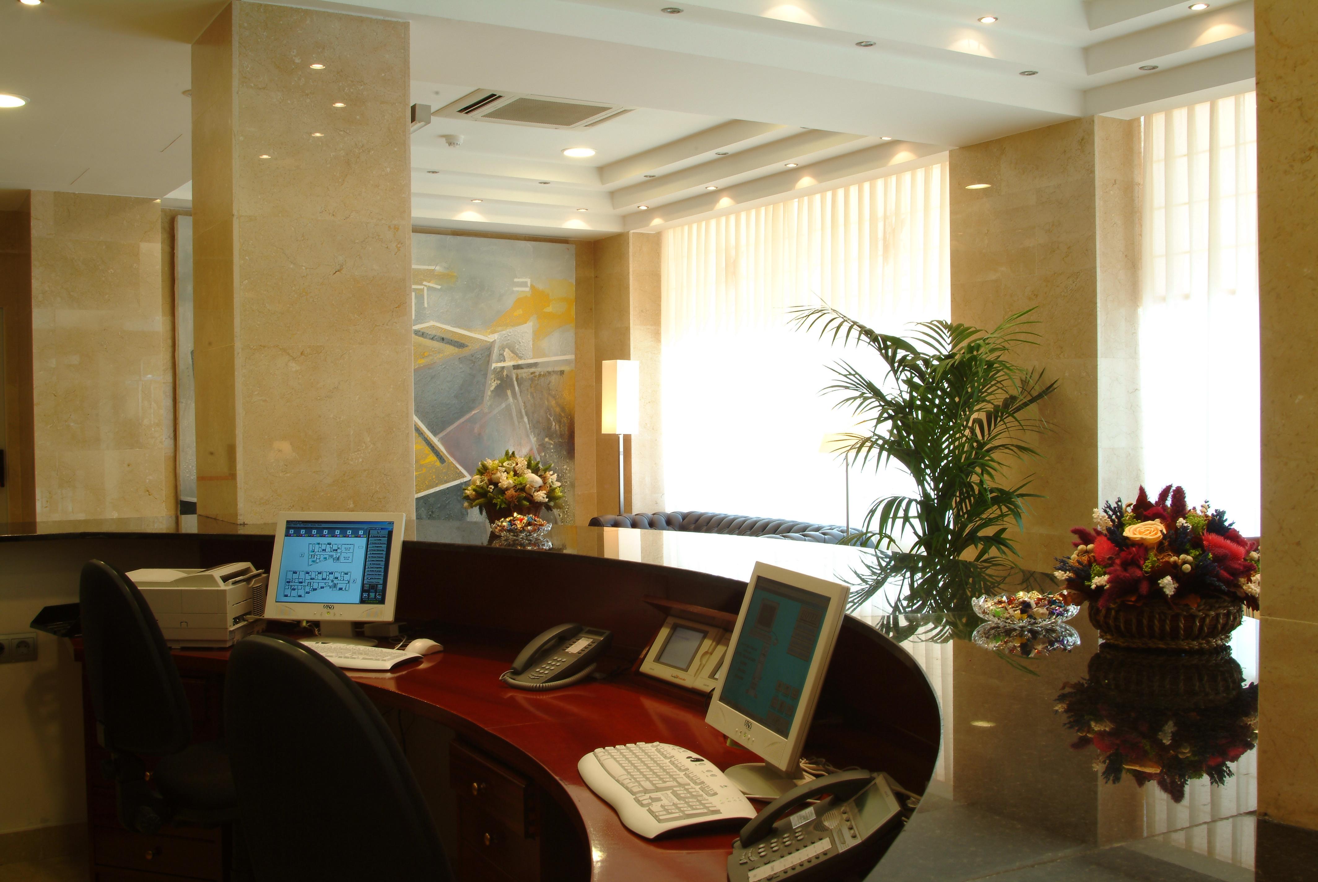 Hotel Gran Legazpi Мадрид Экстерьер фото