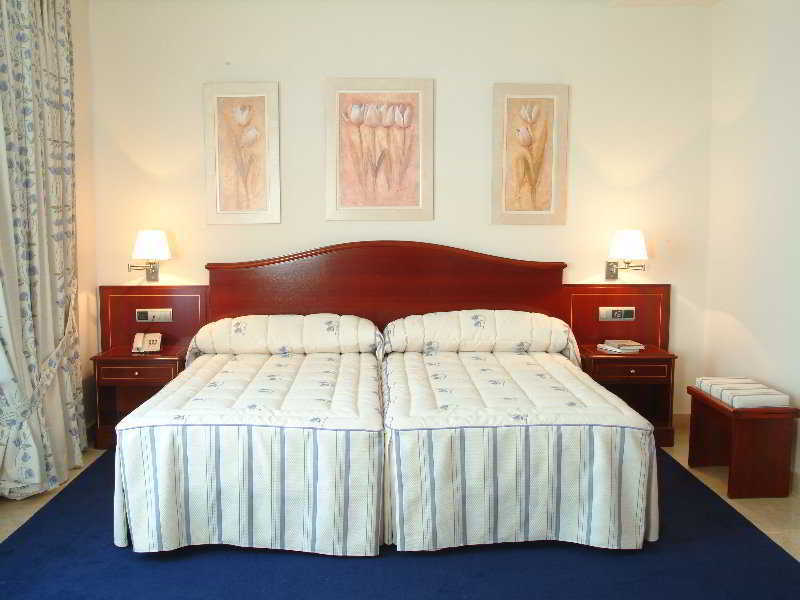 Hotel Gran Legazpi Мадрид Номер фото